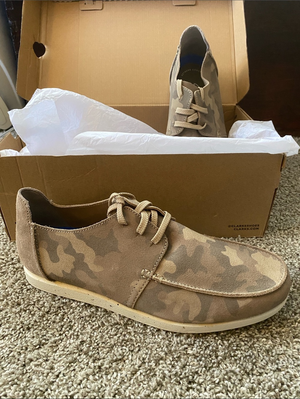 Clarks Men’s Tan Camo Chukka Lace-Up Shoes